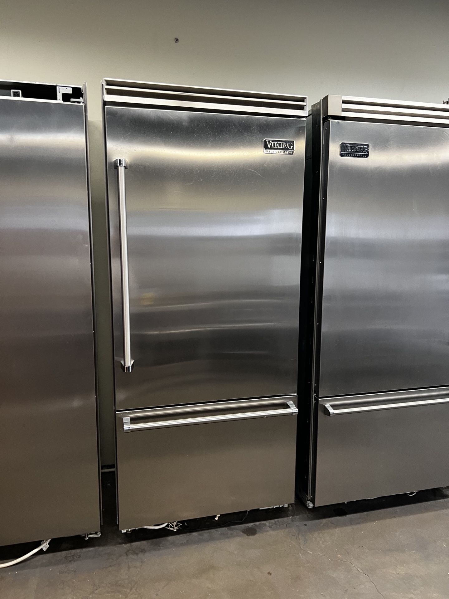 Viking 36”Wide Built In Bottom Freezer Refrigerator...