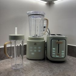 Drew Barrymore blender, toaster & matching to-go cup (Sage).. PICKUP ONLY/CASH ONLY!!!