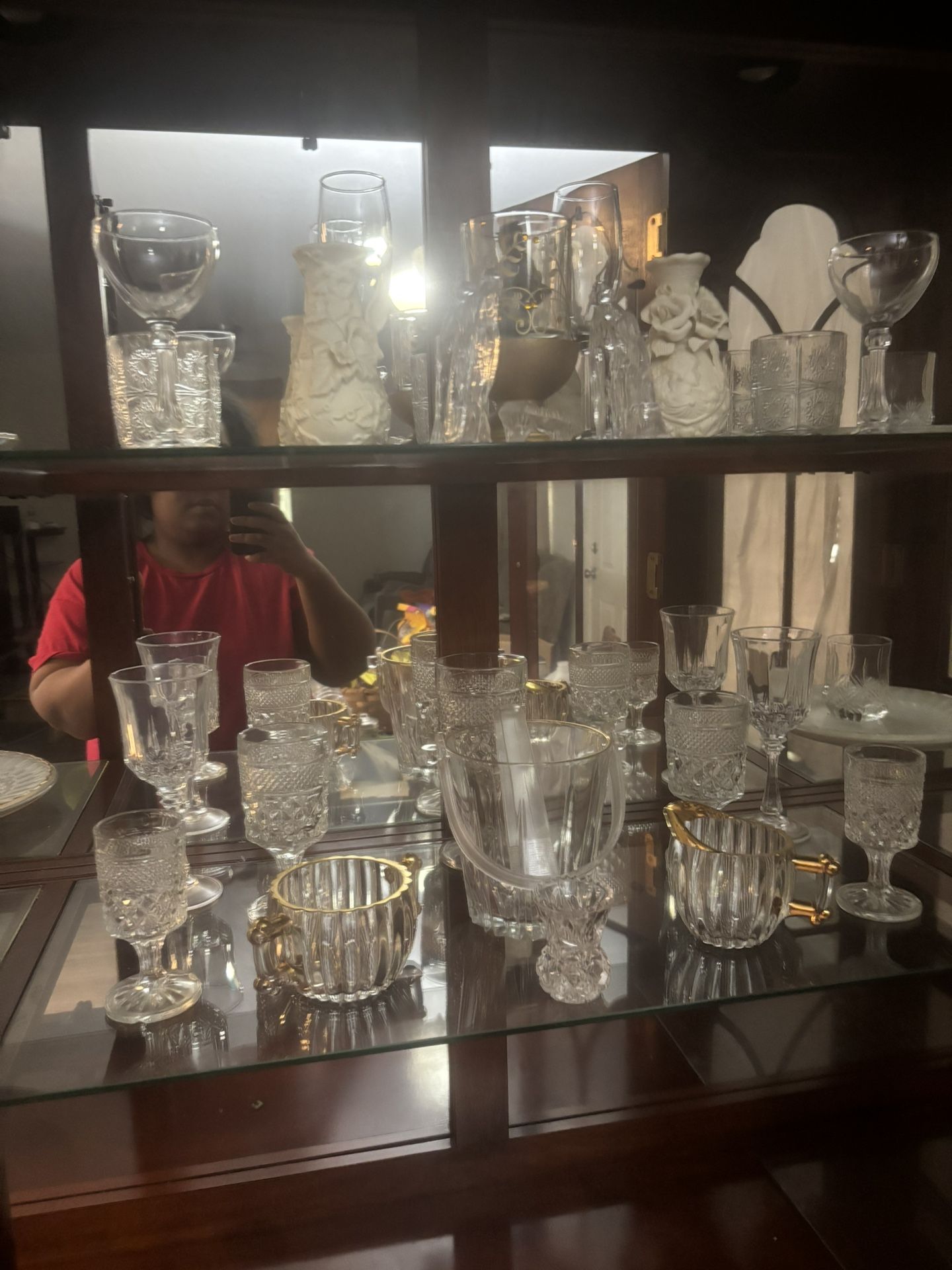 China Cabinet And Table