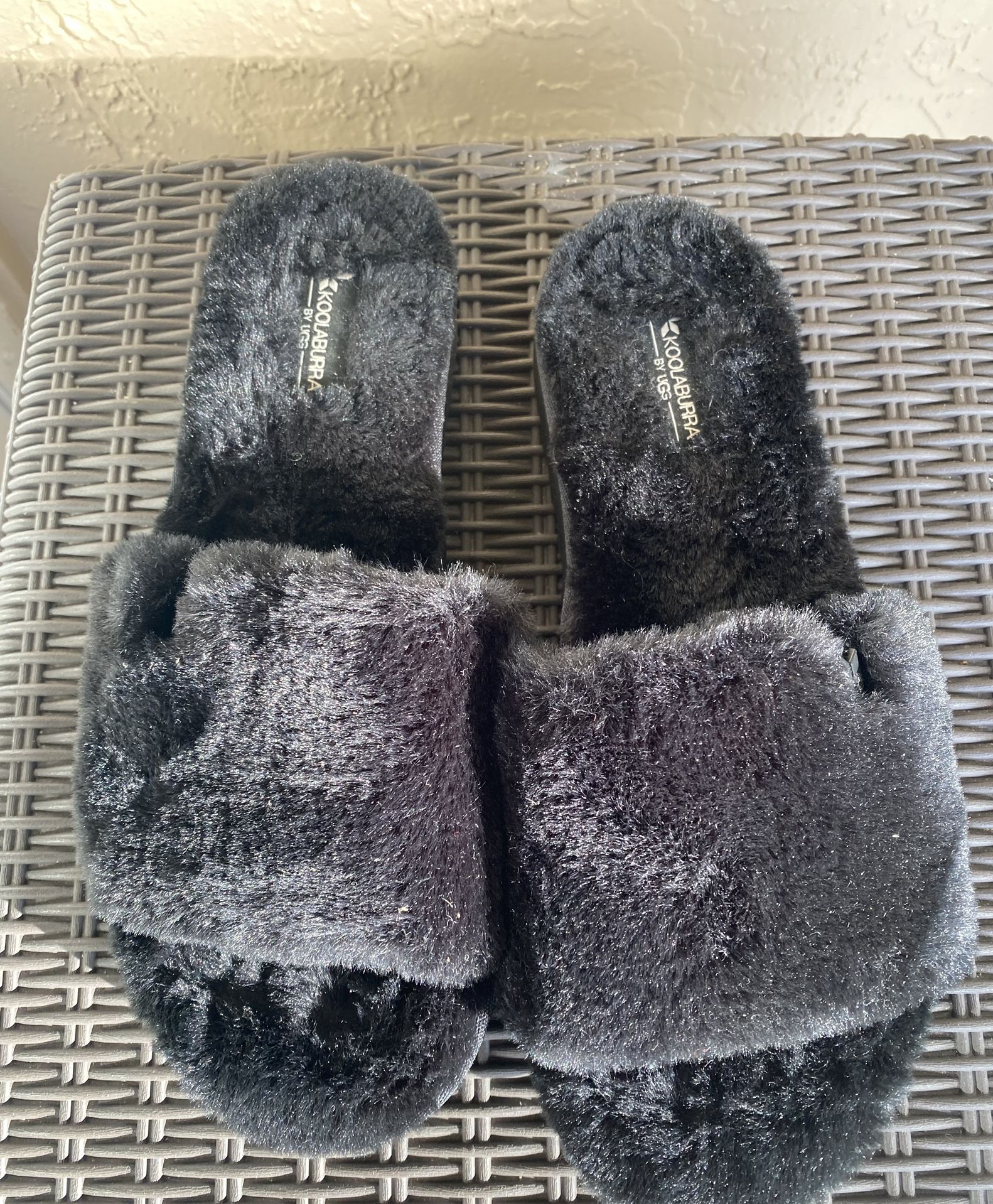 Faux Fur Slippers Size 10M Koolaburr by UGGD