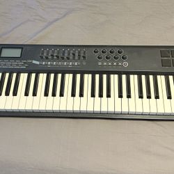 Axiom Midi Controller 61 Keys. NO SPEAKERS