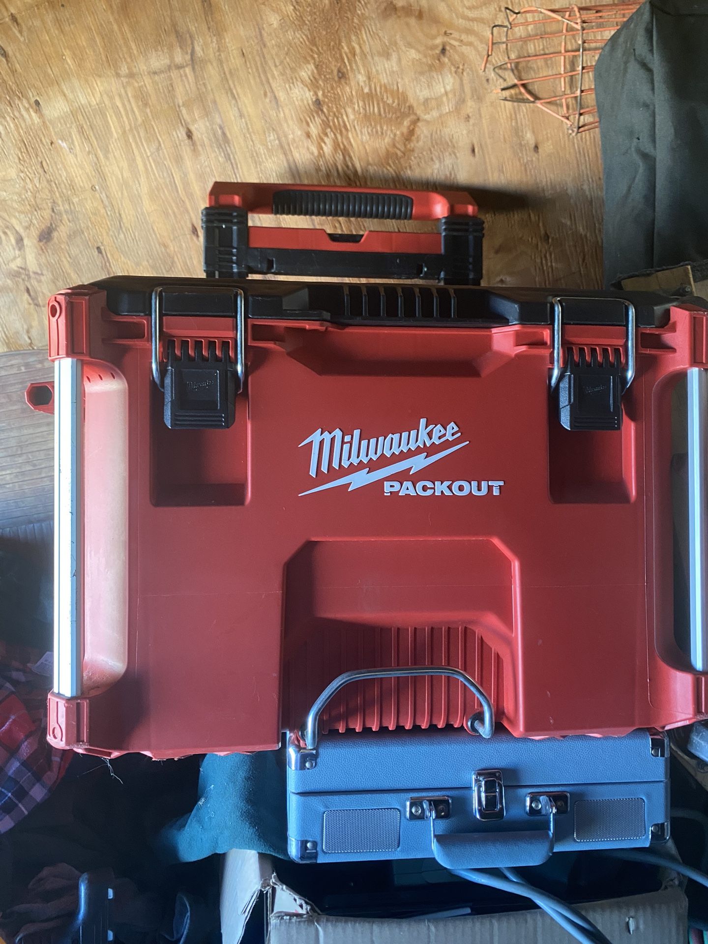 Brand New Rolling Box Pack out.