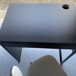 Small Desk And Chair 