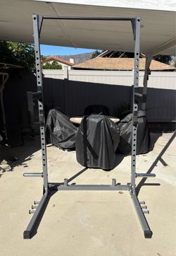 Squat rack with adjustable power cage