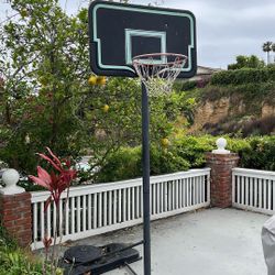 Outdoor BASKETBALL Hoop $25
