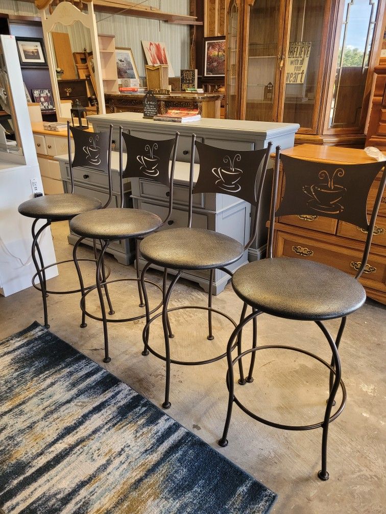 4 BAR STOOLS 