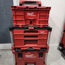 MILWAUKEE PACKOUT TOTE ON WHEELS 