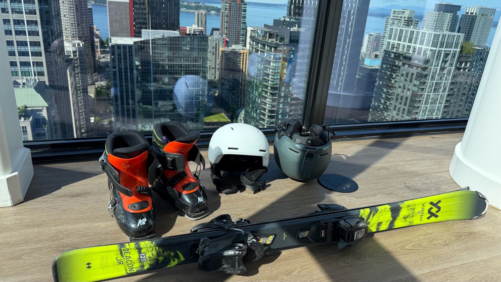 Helmet, skis and boots