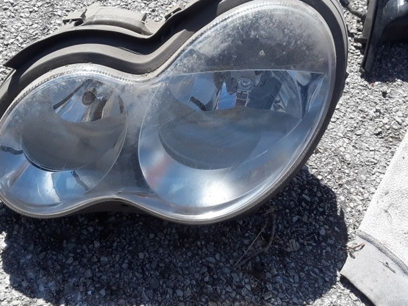 05-07 Mercedes C230 Headlight $50