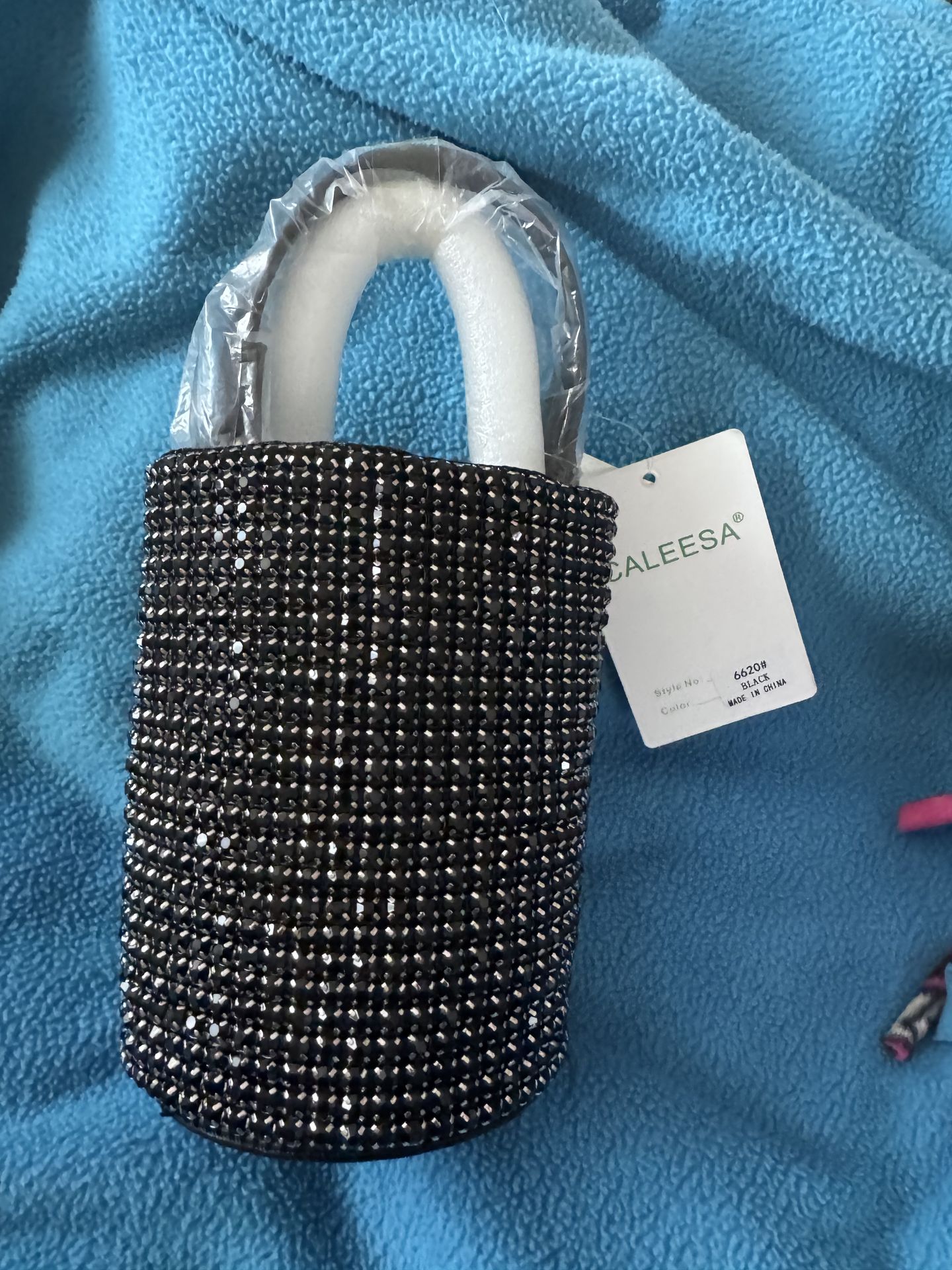 Bucket style handbag