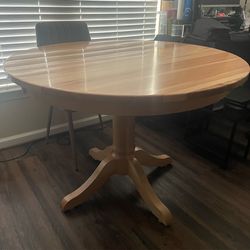 Amish-made 42” single pedestal table