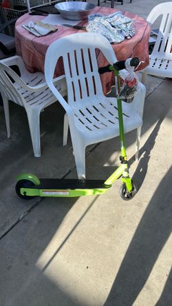 Razor E90 Like New Come With Charger Scooter