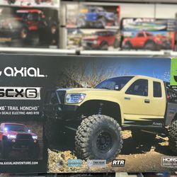 Axial SCX6 1/6 Trail Honcho 4X4 Rock Crawler.