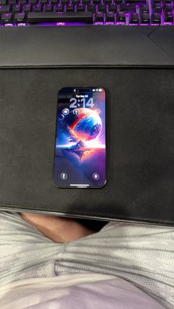 UNLOCKED iPhone 16 pro max 256 gigs