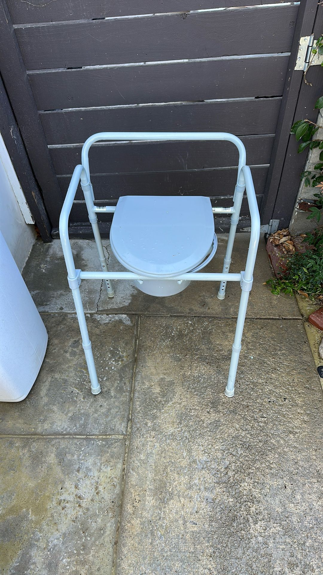 Elder commode!