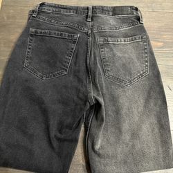 Hollister Curvy High - Rise Mom Jeans