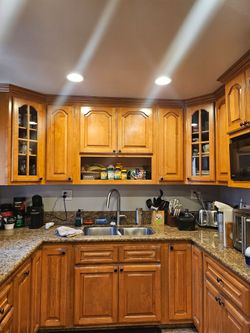 Kitchen cabinets upper