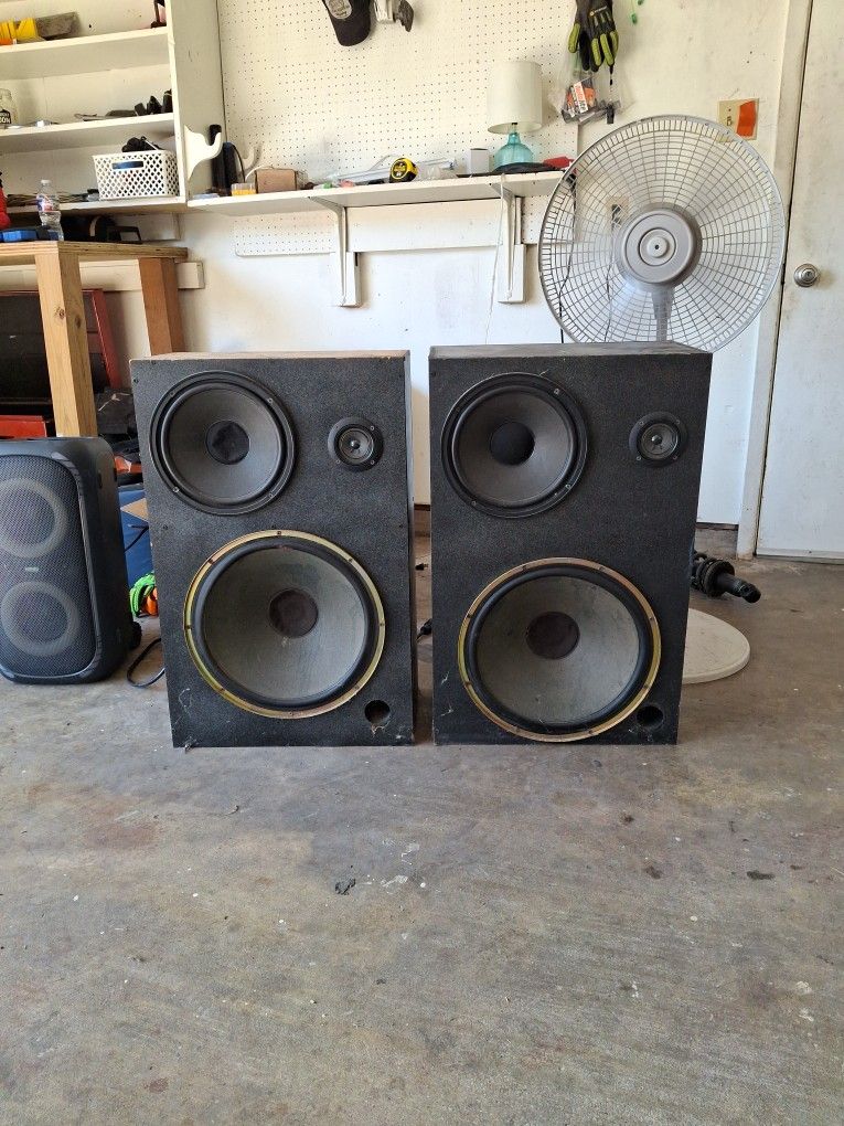 2 Towers 15 Speakers