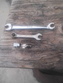 2 Wrenches  1 socket