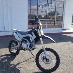 125cc Dirt Bikes Brand New Full Size!!! Financing Available