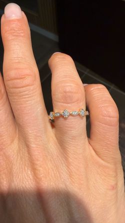 Gold ring with diamonds