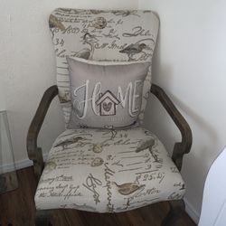 Accent Chairs 
