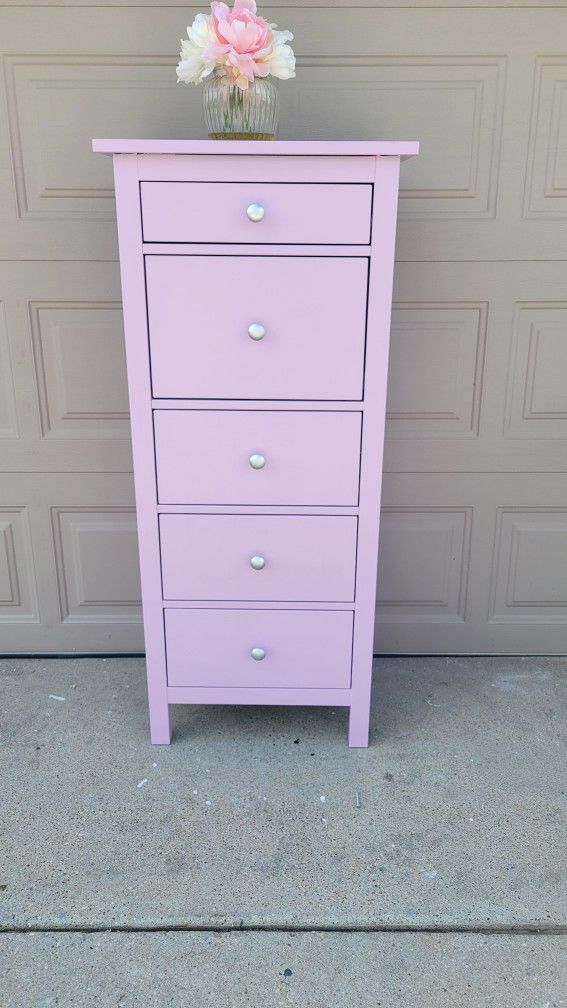 ADORABLE PINK LAVENDER LINGERIE CHEST OR DRESSER LIKE NEW. ROLLING DEEP DRAWERS SILVER KNOBS