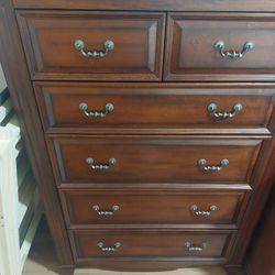 Bedroom Dresser With 5 drawers