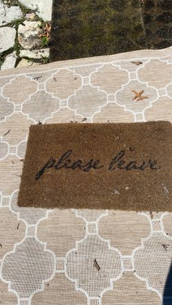 Door mat “please leave”