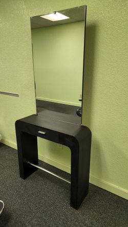 Salon Styling Station with Mirror