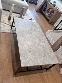 Coffee table and matching end table set- good condition