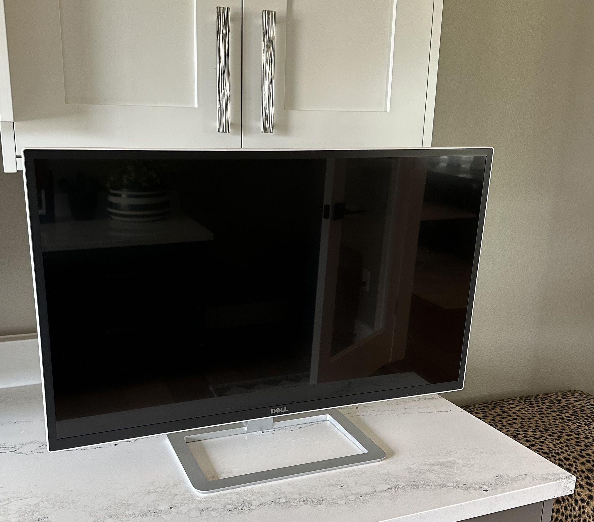 Dell 32" FHD Monitor - D3218HN