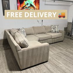 Beige Sectional Couch 🛋️- FREE DELIVERY 🚚 