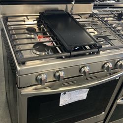 💥Great Deal💥 6 cu. ft. Smart Wi-Fi Enabled Convection Gas Range with No Preheat AirFry in Stainles