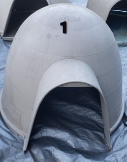 IGLOO DOG HOUSES ×3. $45.00 Pc