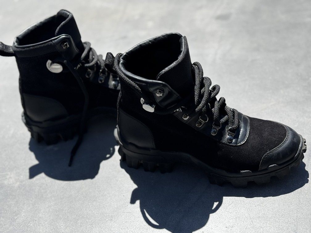 Moncler Helis Hiking Boots: 5.5US Womens
