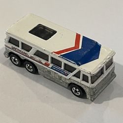 Vintage 1980 Hot Wheels Mainline Motor Coach Industries Greyhound MC-8 Bus Loose