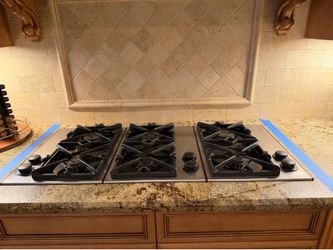 GE Monogram 6-Burner Gas Cooktop