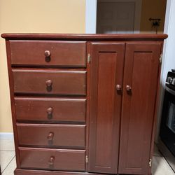 Toddlers Dresser/ Closet 