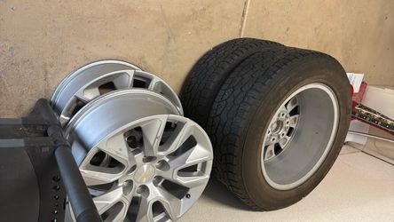 Chevrolet Silver Alloy Wheels with Tires