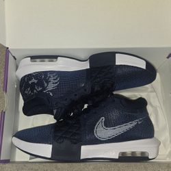 Mens  LeBron James Witness VII Basketball Shoes