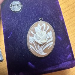 Antique Cameo Pendant Brooch