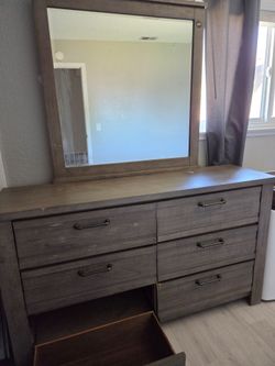 Dresser/ Comoda