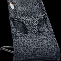 3 of 4

BabyBjorn Bouncer Bliss, Anthracite/Leopard Mesh

