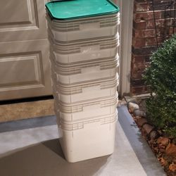 Convenient Stackable Plastic Containers – Larger Than Standard 5-Gallon Buckets (Green Lid Included)