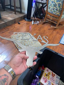 Metal Texas Longhorns wall hanger