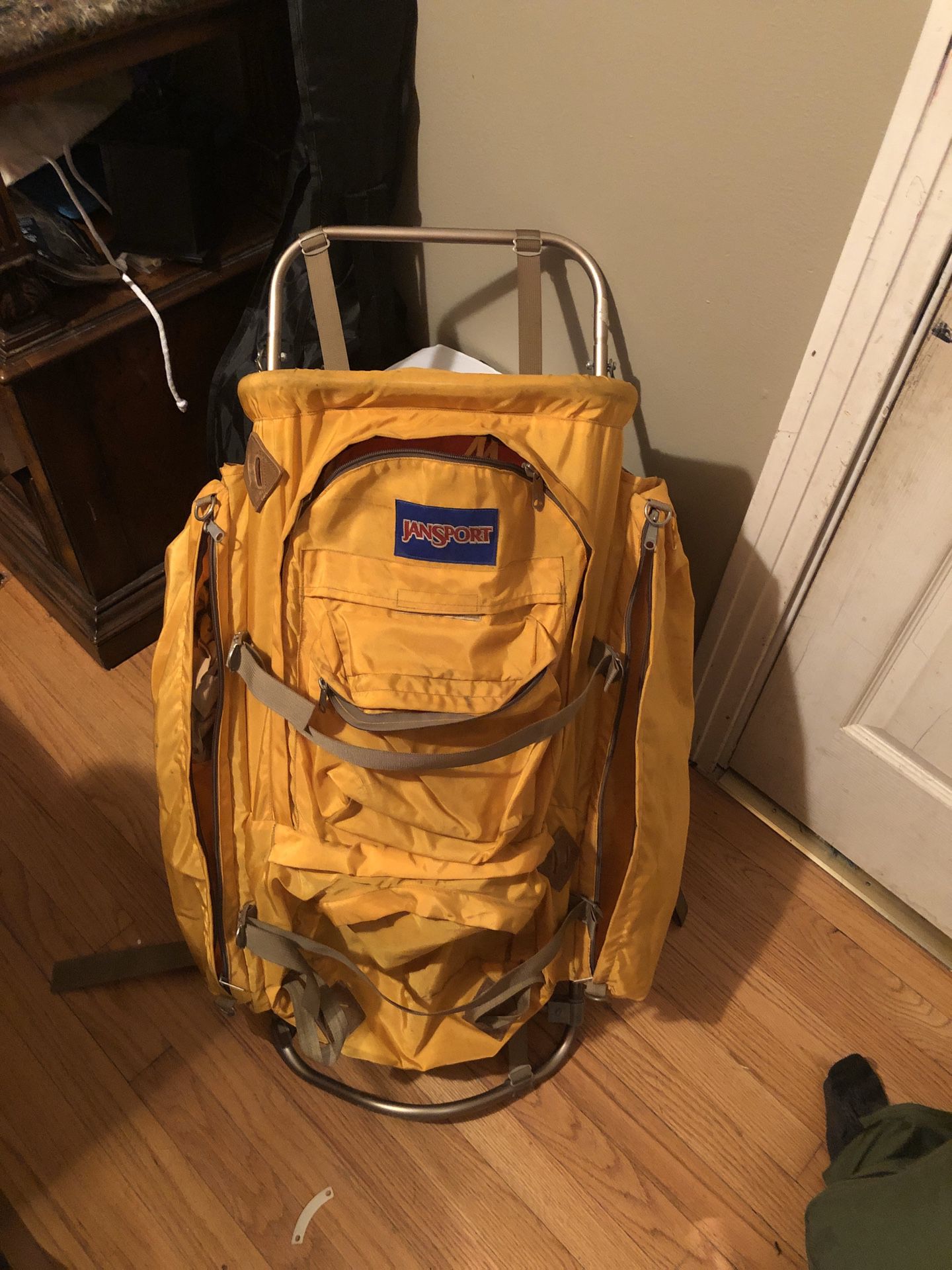 Yellow jansport vintage hikers backpack