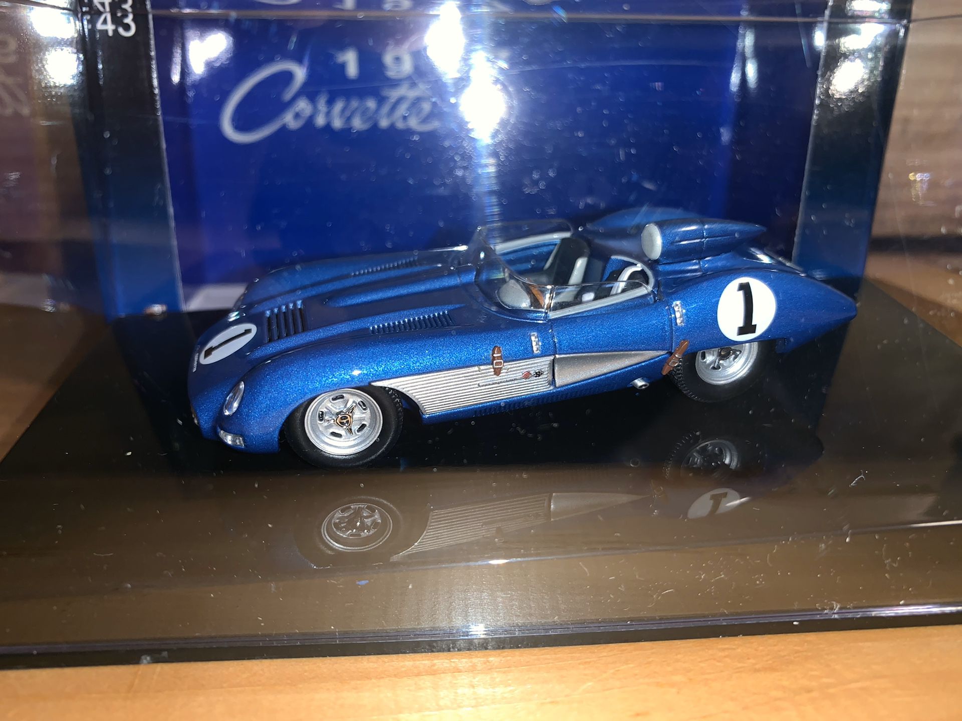 Autoart 1:43 1957 Corvette SS die cast car