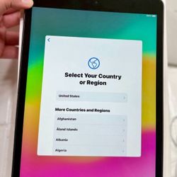 New iPad 256GB, W/ WiFi 9th Generation, w/ Accessories