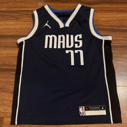 Doncic Navy Blue Jordan Statement Swingman Jersey Kids/ Youth Large
